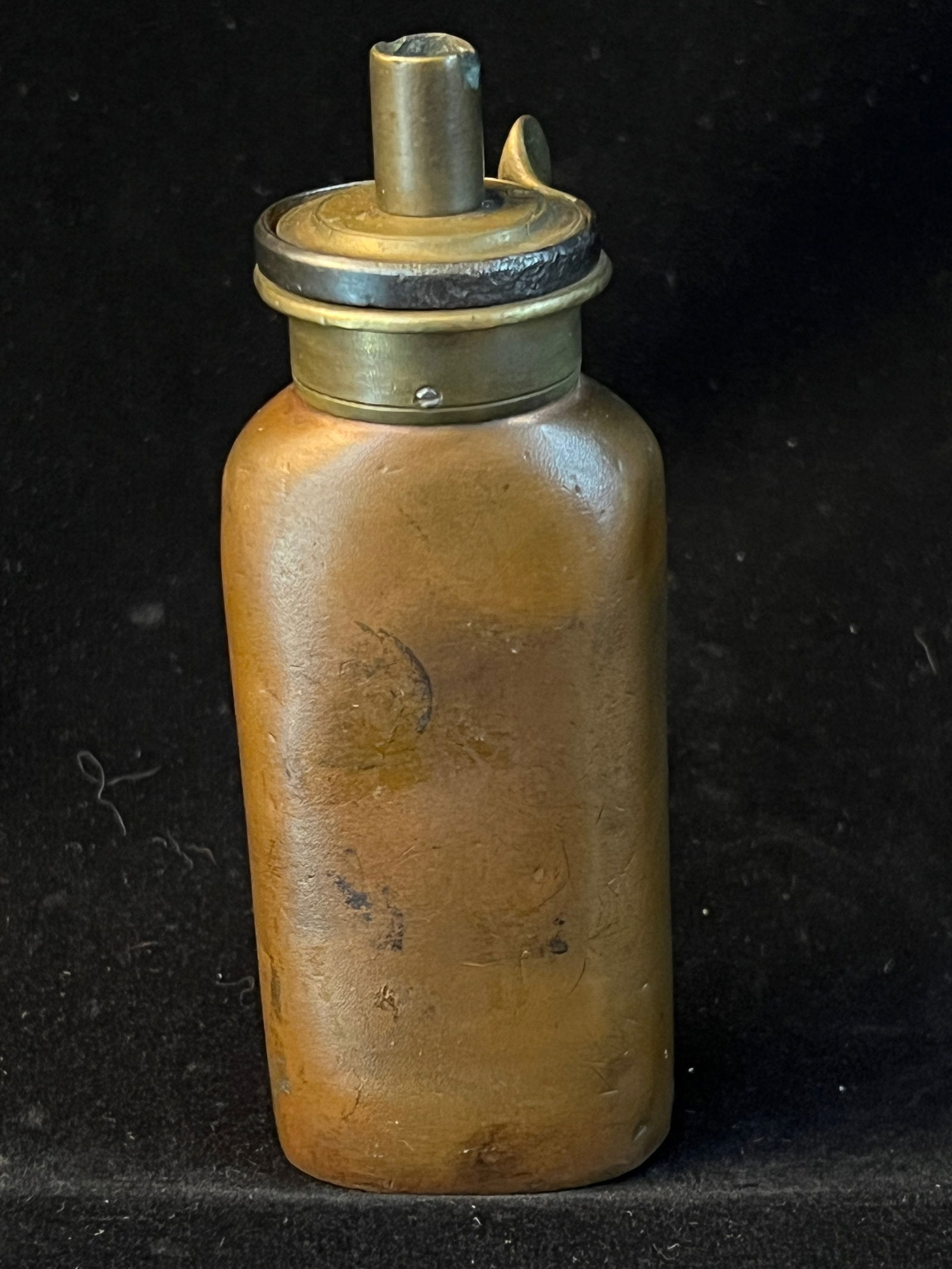 An Antique Brass Oval-Shaped Tube Constructed Shot Flask (1 of 6)
