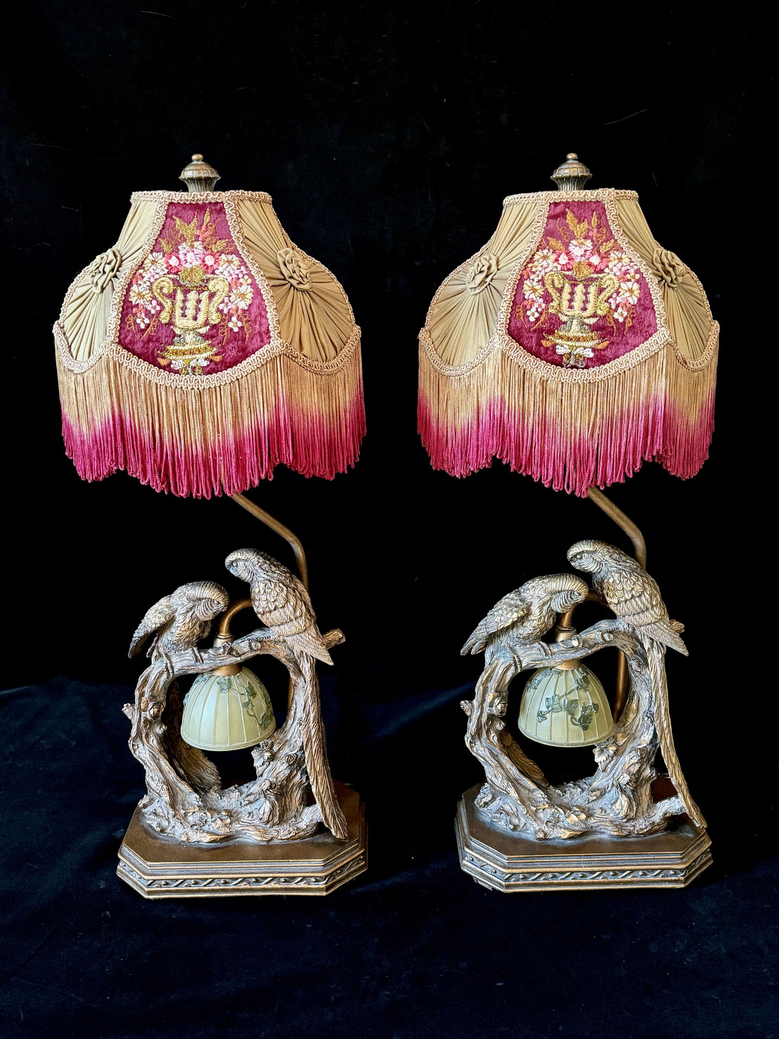 Pair of Art Deco Style Parrot Boudoir lamps (1 of 6)