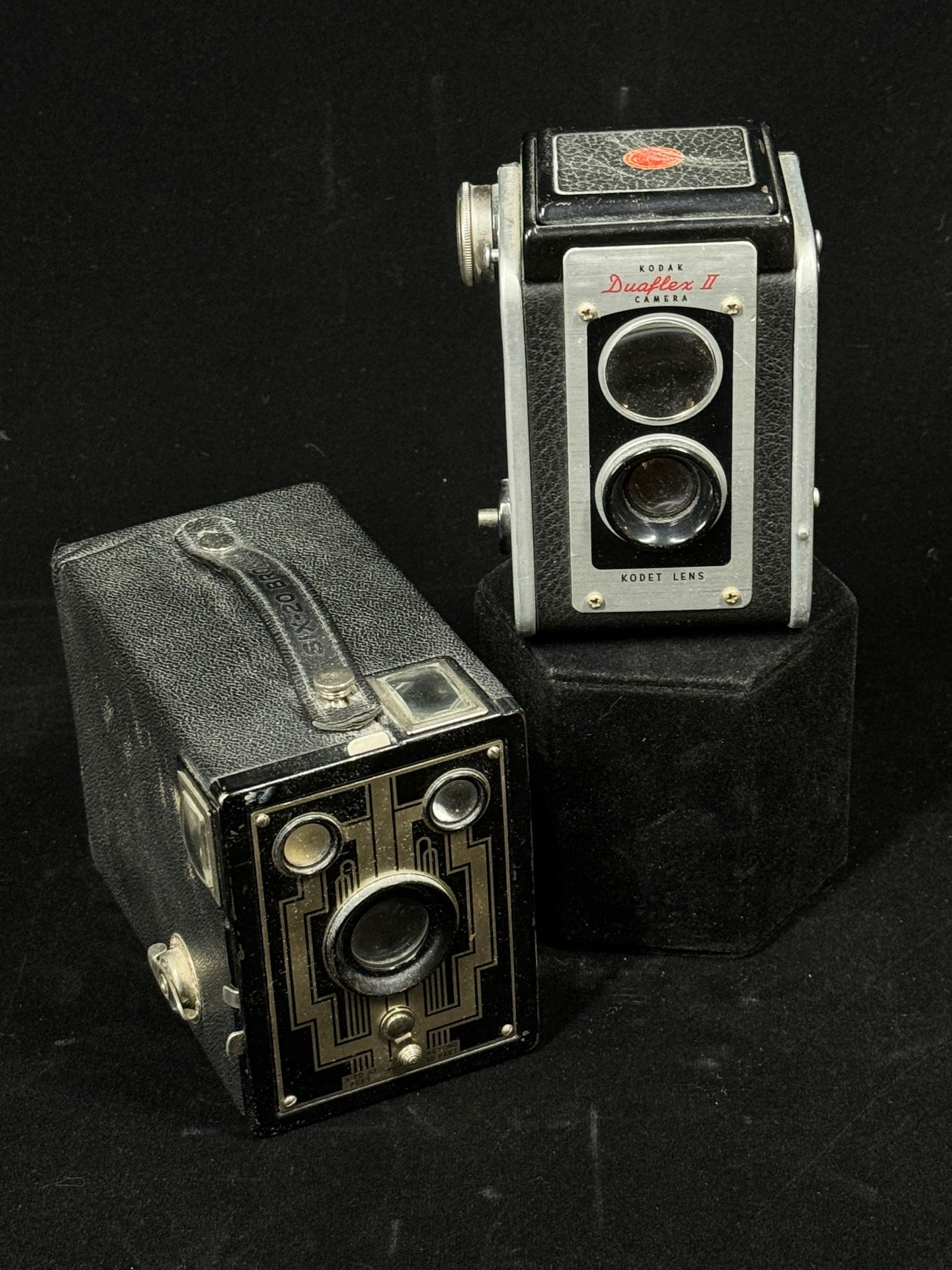 Two antique cameras - Kodak Duaflex II and a Brownie six-20 (1 of 9)