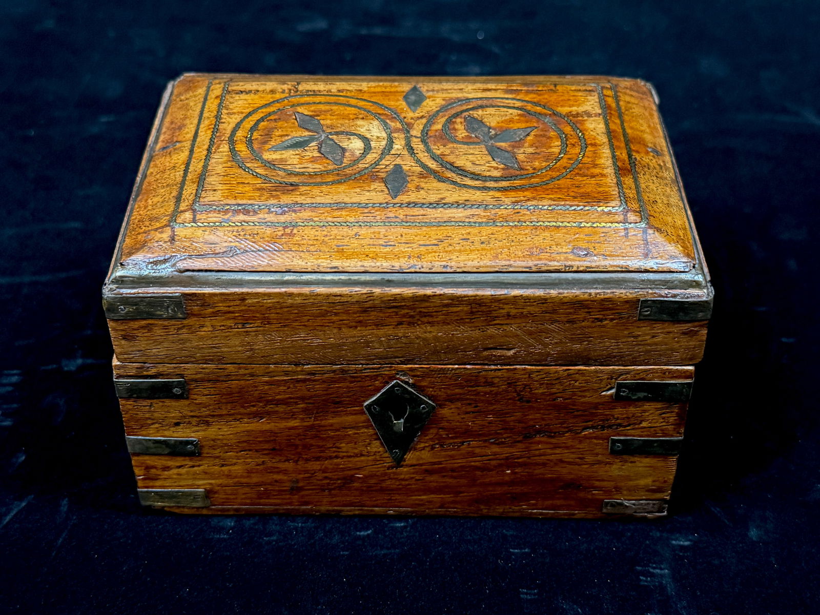 Small inlaid wooden box with 4 scent bottles with embossed metal lids (1 of 7)