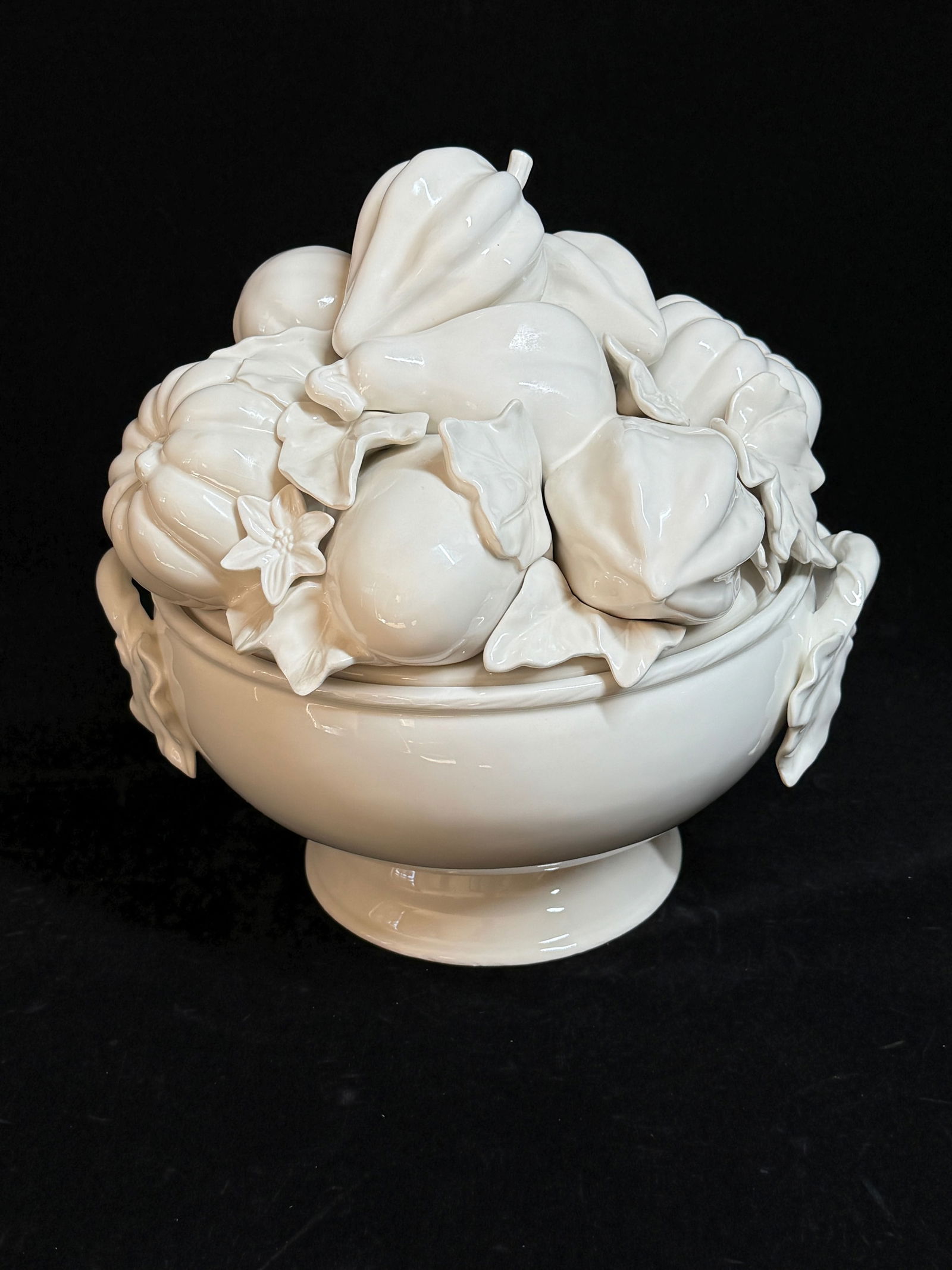 Fitz and Floyd Figural Tureen & Lid Bristol Pattern White Ironstone Look with Vegetables Atop (1 of 6)