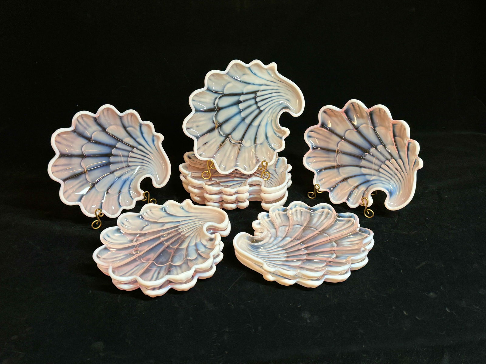 10 Pink Opalescent Sanibel Duncan & Miller Shell Luncheon or Bon Bon Dishes Seashell Shaped Vaseline (1 of 4)