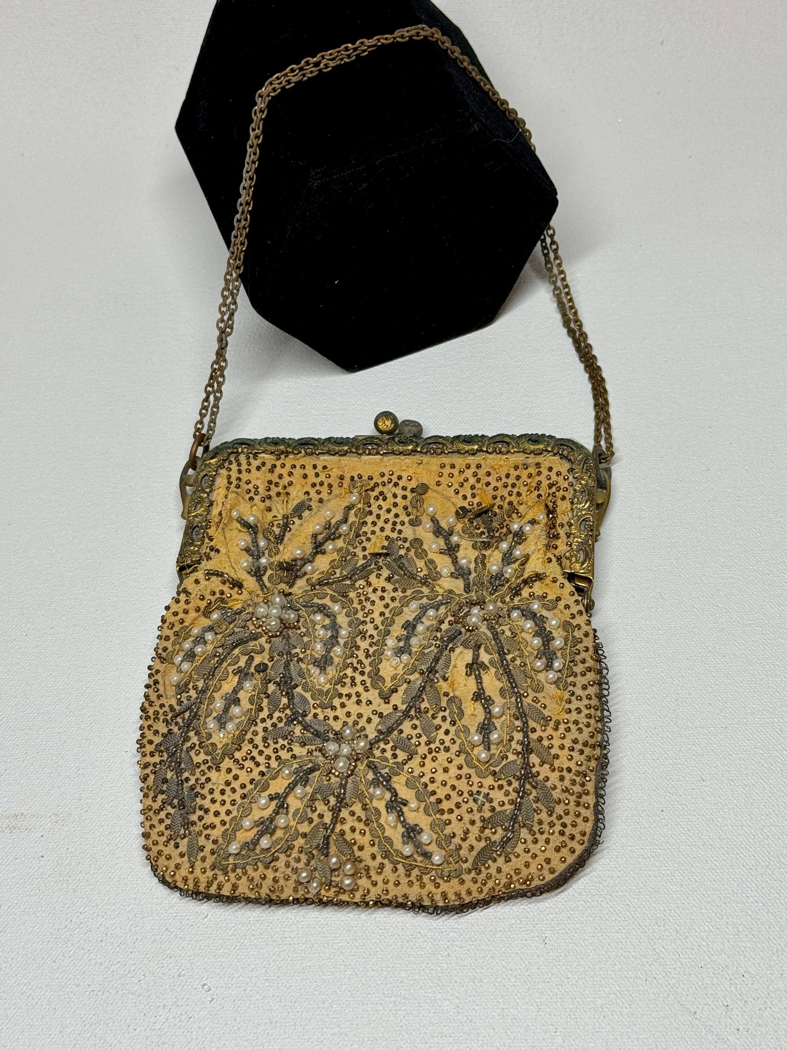 Antique Nouveau Beaded Purse w Gold Chain Handle: Antique Art Deco Beaded and Faux Pearl Bag w Gold Chain Handle 6” Delicate, Fair to Good Condition. See pics for inside silk condition