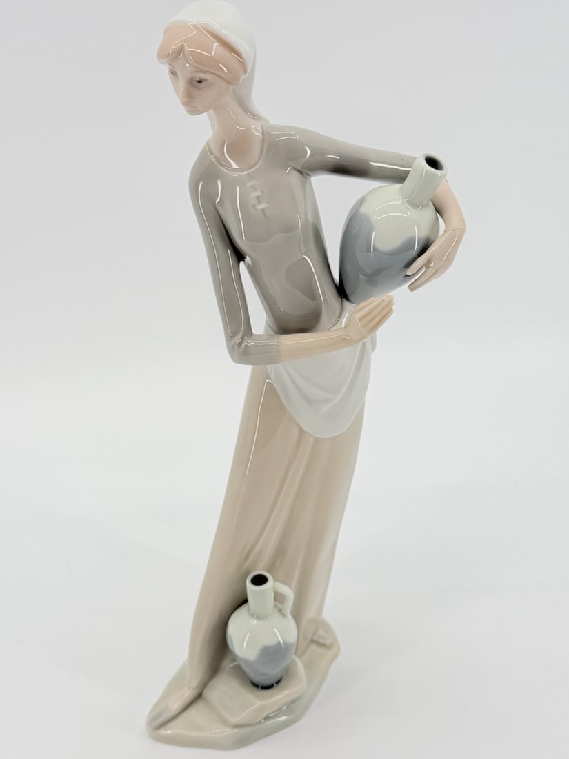 Lladro "GIRL WITH JUGS" Matte Porcelain Figurine (1 of 7)