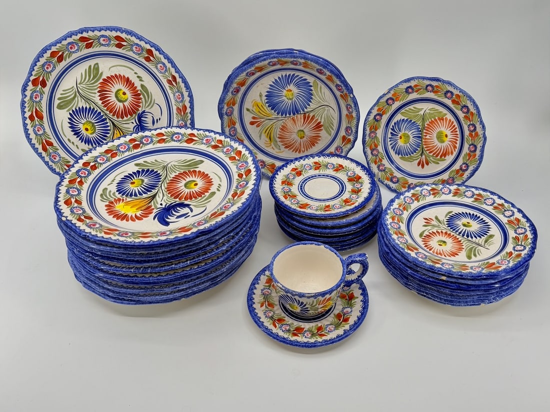 Vintage Set of 32 Henriot Quimper Floral Dishes QUI86 (1 of 11)