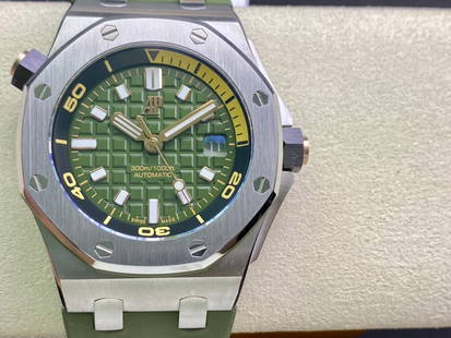 Audemars Piguet Watch With Original Packaging Box And Paper: Superb condition with original packaging box and paper,we will be more than glad to provide videos or more detail pictures of this lot if you need.