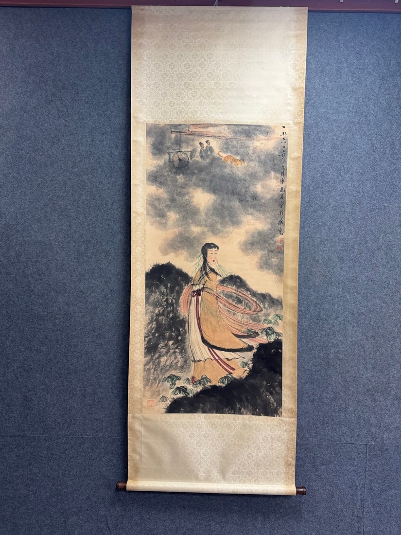 Fu Baoshi standing scroll: The size of Fu Baoshi's hanging scroll painting is 65.5*135.5 cm. Provenance : Private collection, Madrid, Spain.