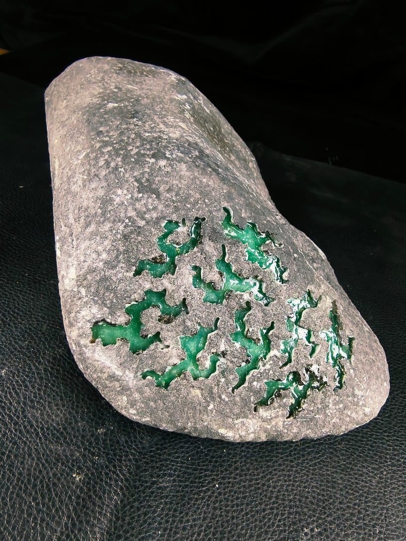 Black sand skin raw stone gambling stone (1 of 9)