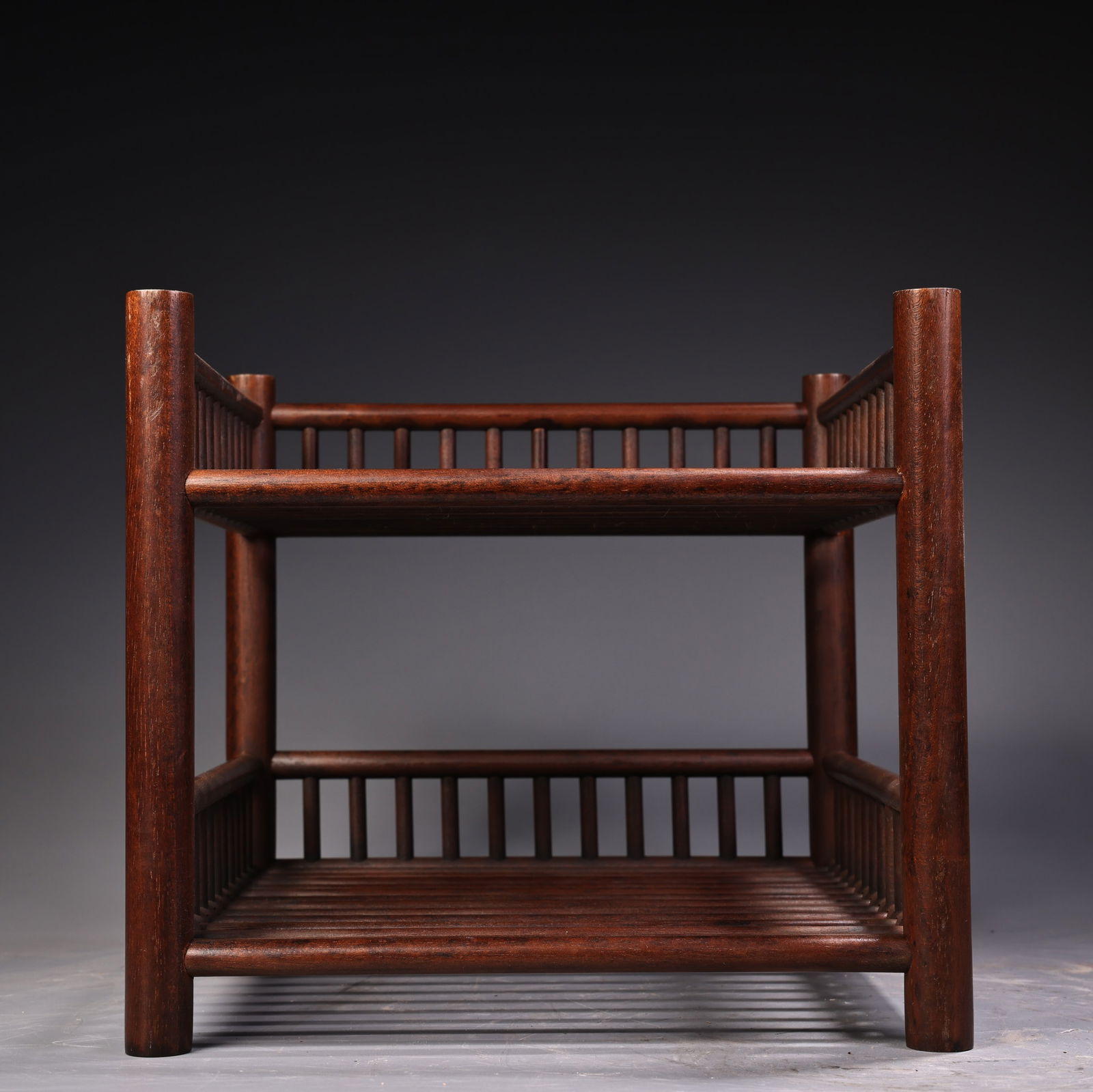 Collectible rosewood double-layer teapot and teacup rack: Collectible mahogany double-layer teapot and teacup rack with exquisite craftsmanship and beautiful style. Height 22 cm and width 24.5 cm Provenance:from a private collector in Ankara, Turkey. Our coo