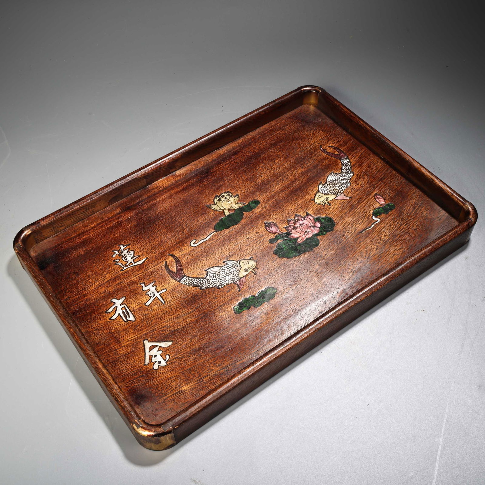 Rare old collection rosewood inlaid shell tea tray: Rare old collection rosewood inlaid shell tea tray exquisite workmanship exquisite style weight 750 grams height 23 cm width 34.5 cm Provenance:Private collection, Athens, Greece. Our cooperative logi