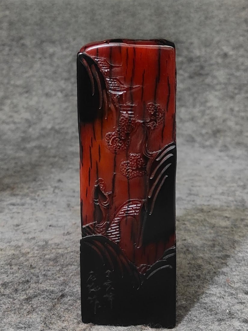 Collectible Raven Leather: Collection of crow skin, exquisite carving, deep knife into the stone, hard and oily stone, smooth feel, size: height 15 cm width 5 cm Provenance:From an old private collection in Hessen, Germany. An