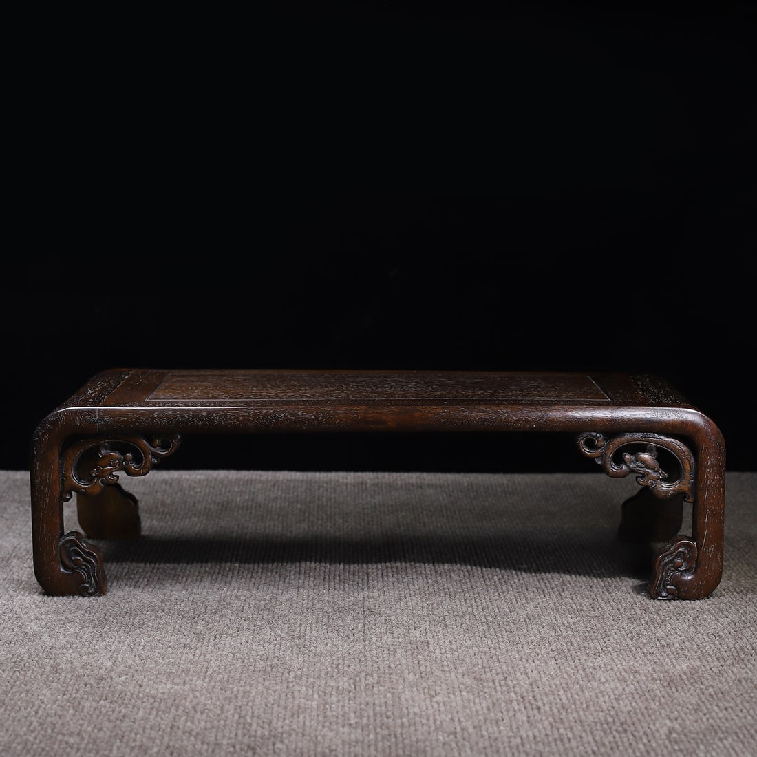 Rosewood tea table, table and kang table: Rosewood tea table, long table, kang table, excellent material selection, mortise and tenon structure, clear cow hair pattern, fine workmanship, mellow and delicate patina, a good product for collecti