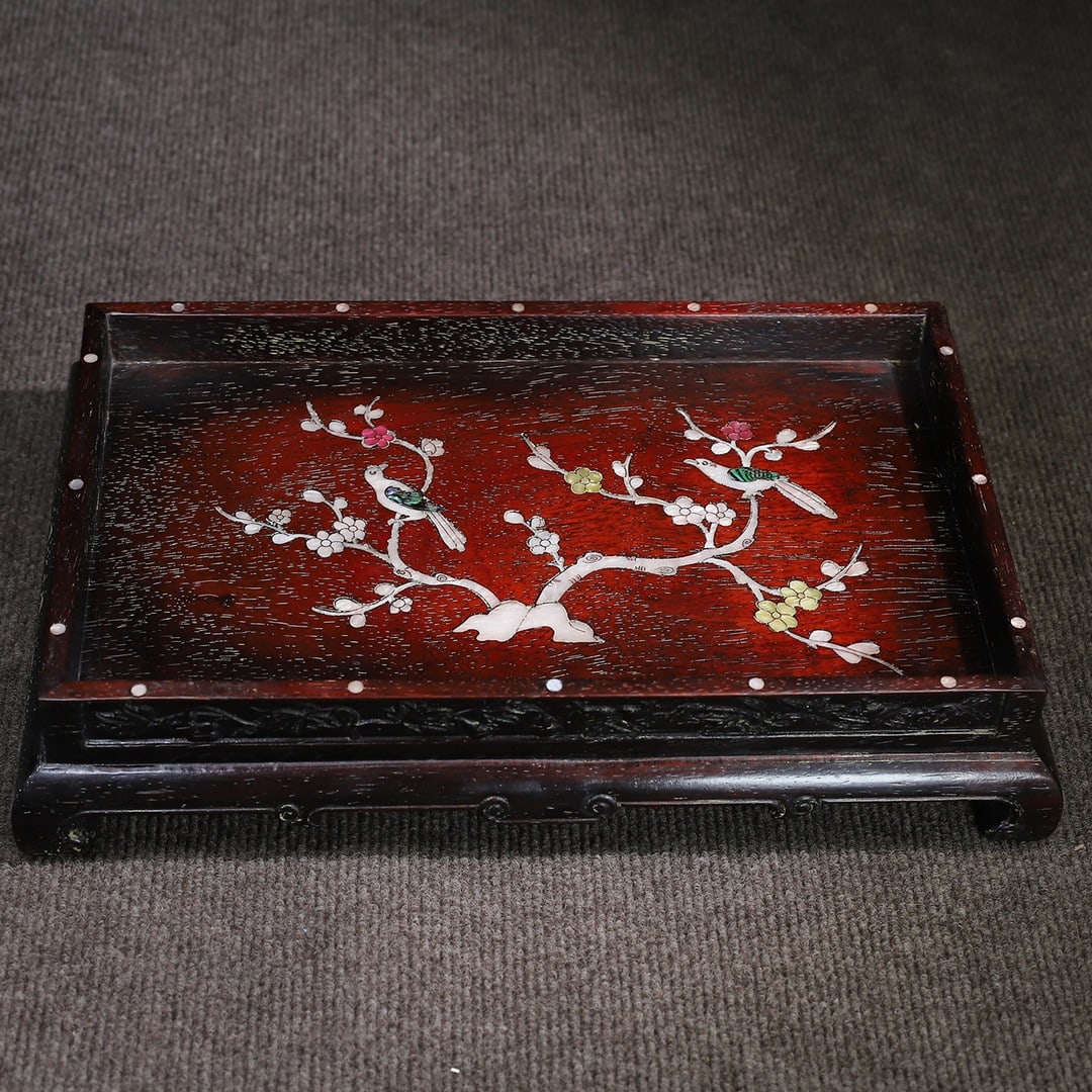 Rosewood tea tray with shells: Rosewood tea tray with shells, storage tray, length 38.5 cm, width 24.5 cm, height 8 cm Provenance:From an old private collection in Hessen, Germany. An Austrian collector, acquired from the above. Ou