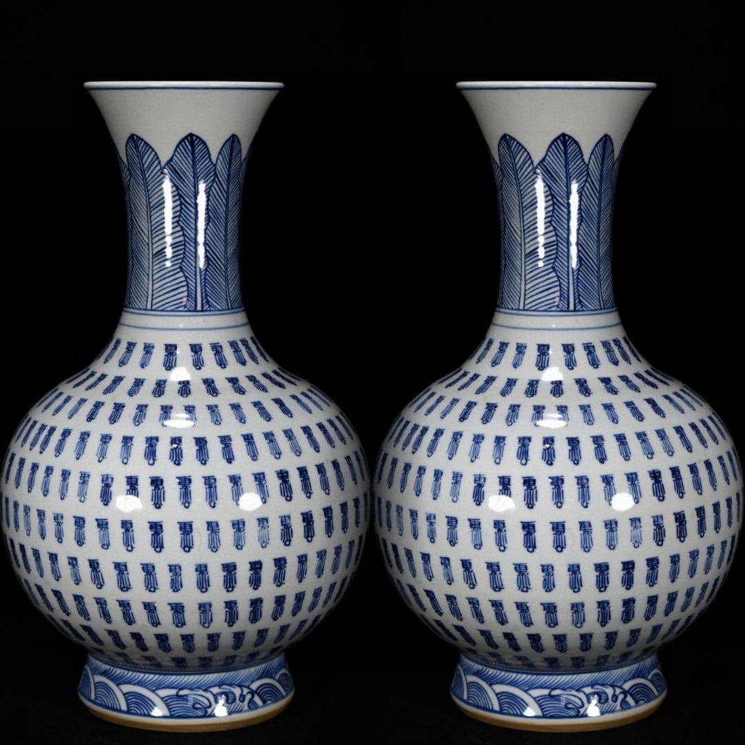 Guangxu blue and white longevity pattern gallbladder vase (1 of 9)