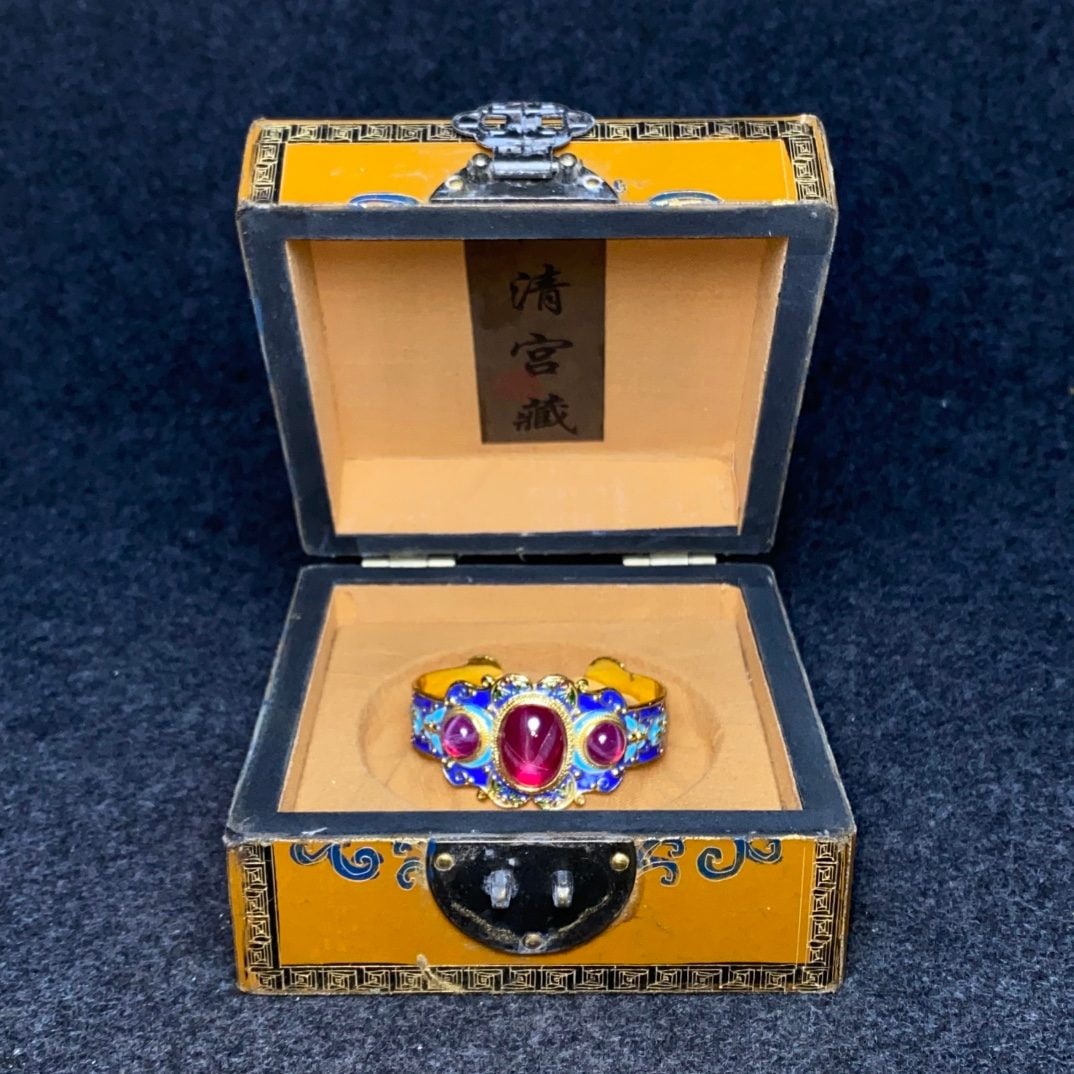A Cloisonn?? Bracelet Inlaid With A Six-Pointed Star And Ruby Is Housed In A Collection Box Of (1 of 9)