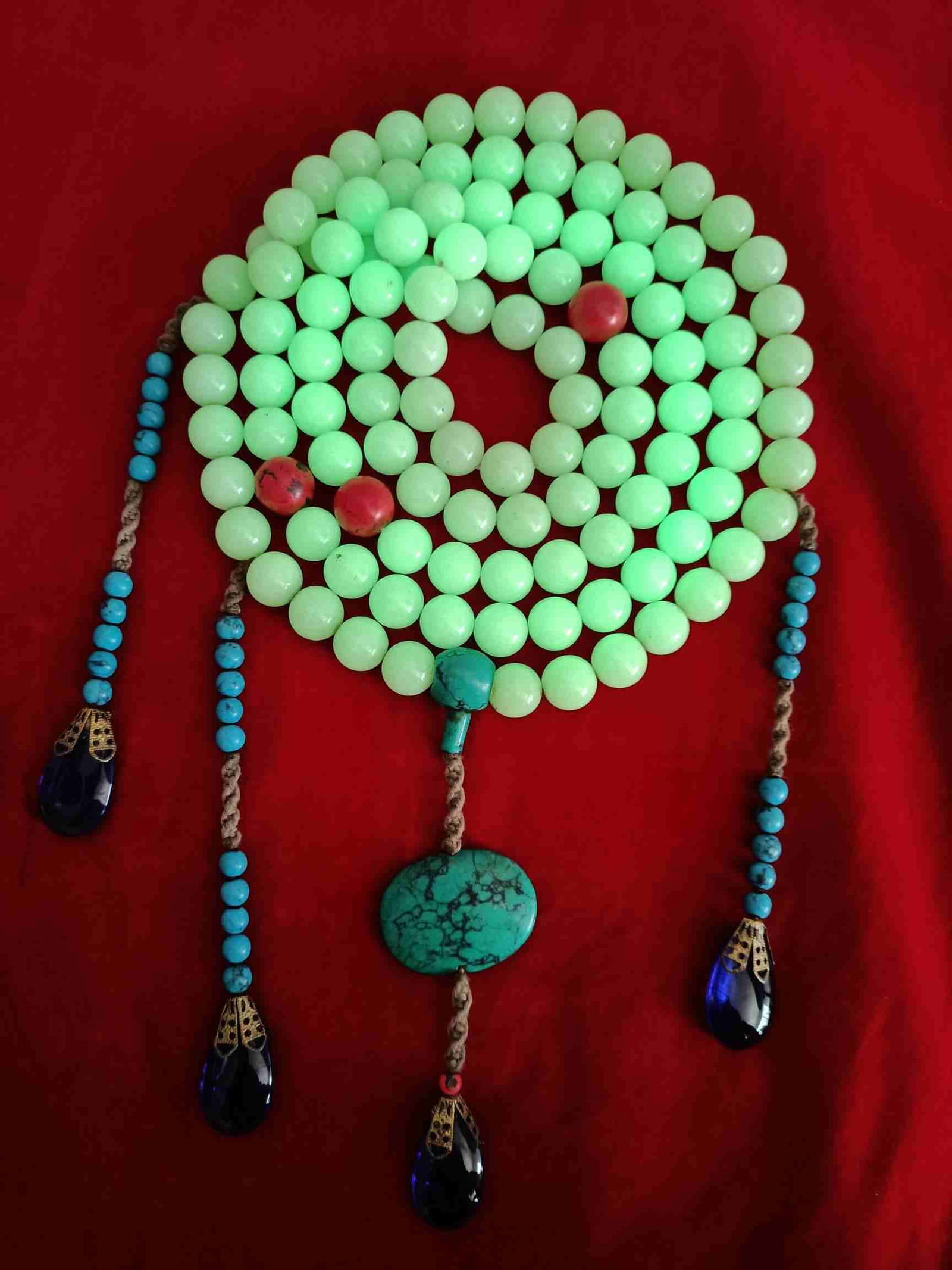 Old Collection Of Night-Shining Pearls: Old collection of night-shining pearls, diameter: 16mm, weight: 646g Provenance:Private collection in Geneva, Switzerland. Private collection in Paris, acquired from the above. Our cooperative logisti