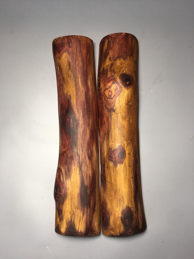 Huanghuali paperweight: A paperweight made of huanghuali wood, measuring 24.5 x 5.5 x 3.5 cm. Provenance:Private collection from a professor in University of Oxford. Our cooperative logistics services provider expertly handl