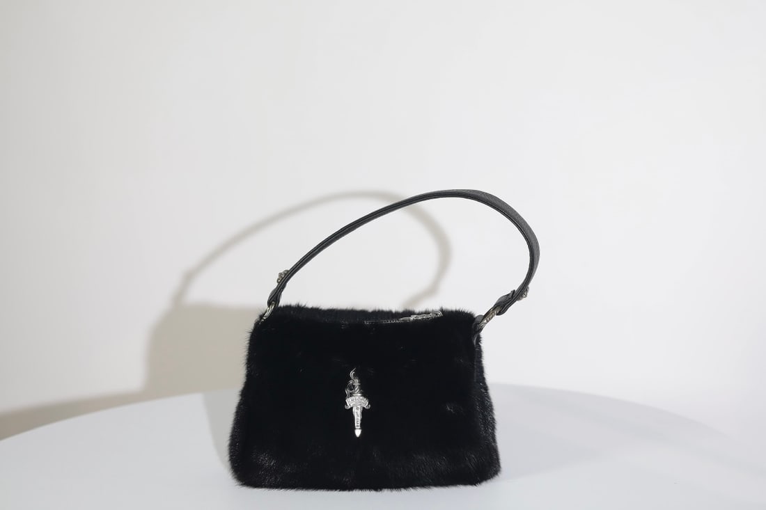 Chrome Hearts Chicken Nugget bag: Small Chrome Hearts Chicken Nugget bag, made of mink fur and textured leather (approx. 121g). Dimensions: 23x15x6.5cm. We offer in house shipping for all items, our cooperative logistics services prov