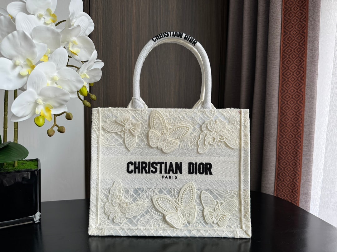 Christian Dior Book Tote (1 of 8)