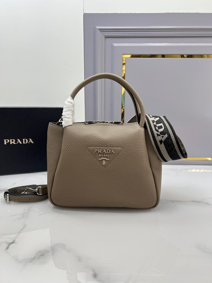 PRADA: The shoulder straps are made of imported deerskin-textured cowhide and feature two interchangeable and adjustable shoulder straps. The combination of fabric webbing and cowhide is simply perfect, allo