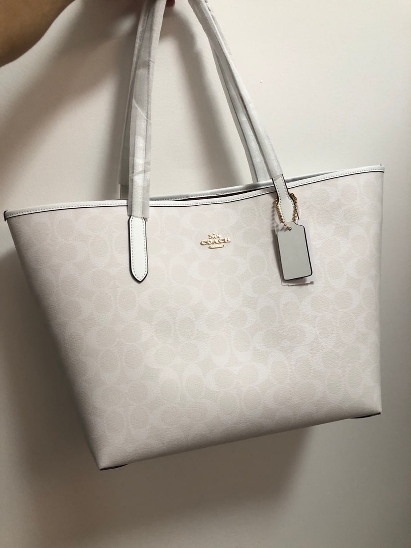 Coach: Coach tote bag shoulder bag, PVC with top-grain cowhide leather, dimensions 33x29x16 cm, wide opening. We offer in house shipping for all items, our cooperative logistics services provider expertly ha