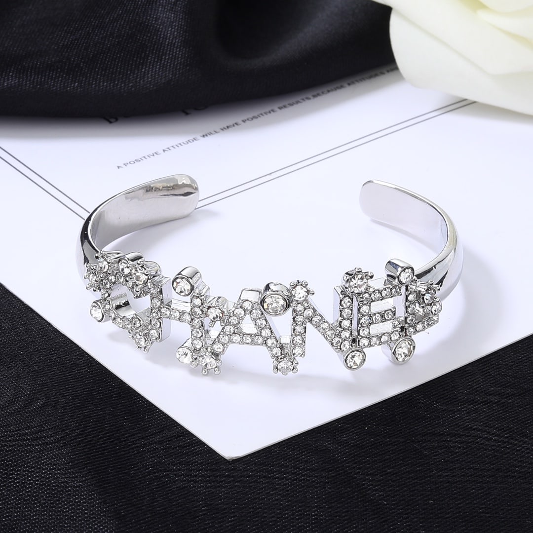 Chanel bracelet: This Chanel bracelet is exquisitely crafted in every detail. The design is absolutely stunning; it's incredibly beautiful, ethereal, and a must-have for any sophisticated young woman. We offer in hous