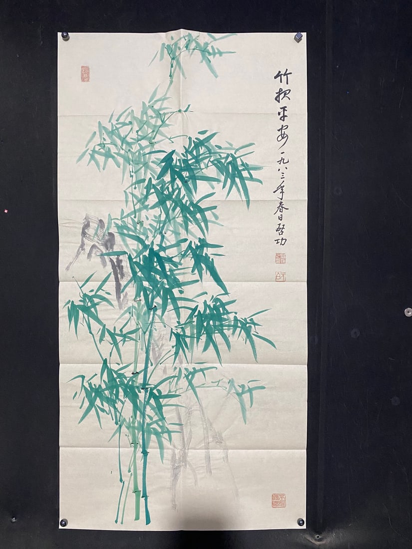Qi Gong's Bamboo Painting: With certificate, this is a hand-painted bamboo painting by Qi Gong, a Japanese import. Material: Xuan paper. Painting dimensions: approximately 100cm x 50cm (height x width). Envelope dimensions: app