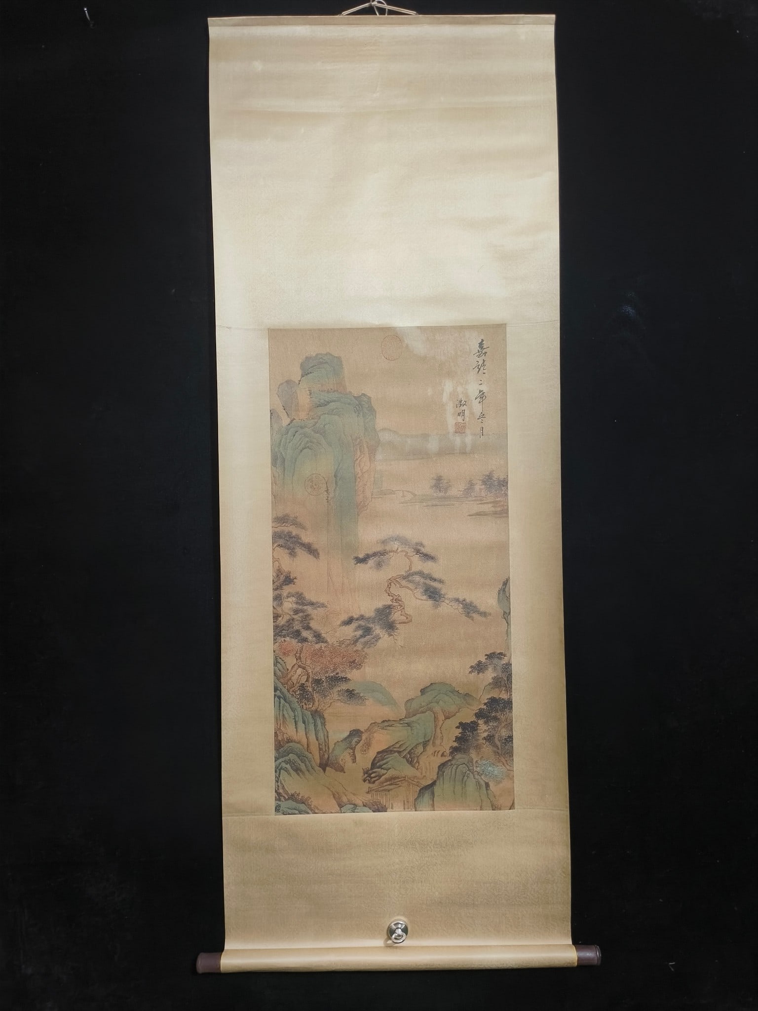 (Wen Zhengming's Landscape) Hand-painted on silk, three feet in size. (1 of 9)
