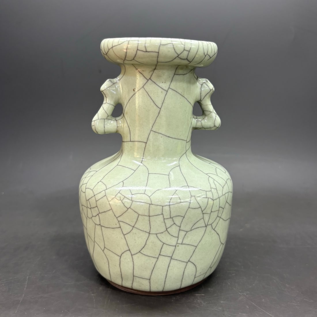 Song Dynasty official kiln tubular-eared vase (1 of 9)