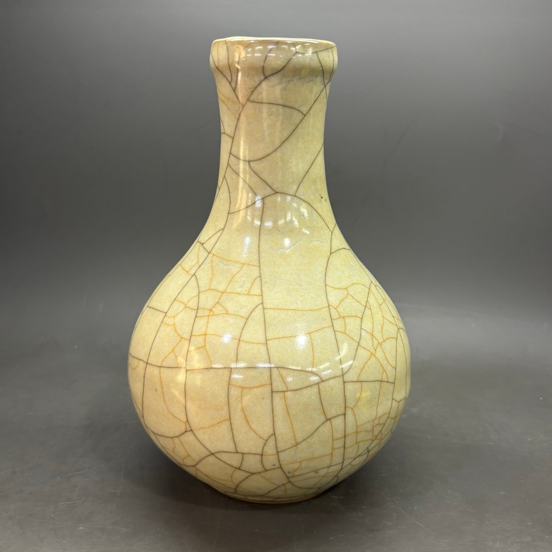Song Dynasty official kiln bottle (1 of 9)