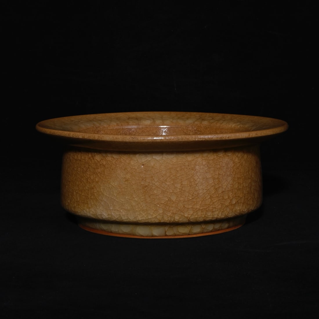 Song Dynasty official kiln rice-yellow glazed ice-crack rim washer (1 of 7)