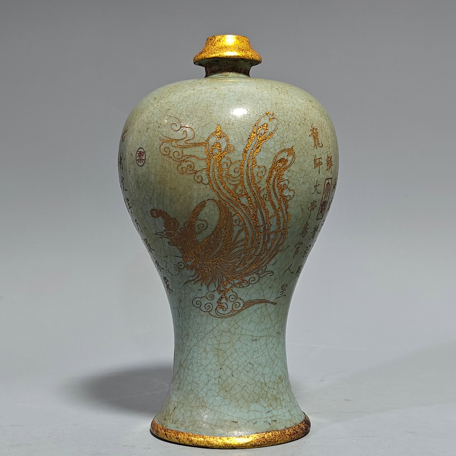 Song Dynasty Ru ware engraved and gilded vase with a covered mouth.: This piece is beautifully crafted, purely handmade, with exquisite workmanship and a fine, smooth texture. The natural wear and patina give it a rich, aged appearance, making it extremely rare and a w
