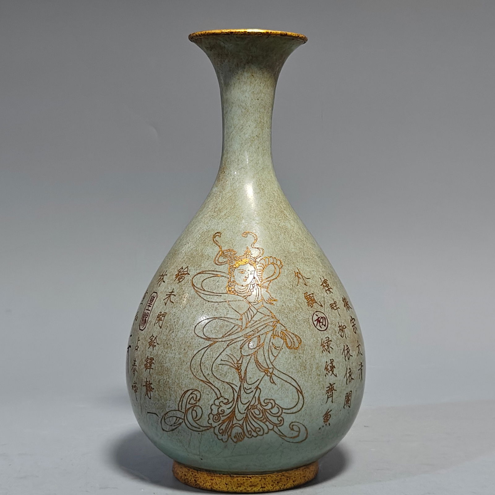 Song Dynasty Ru ware engraved and gilded vase with a covered mouth. (1 of 9)