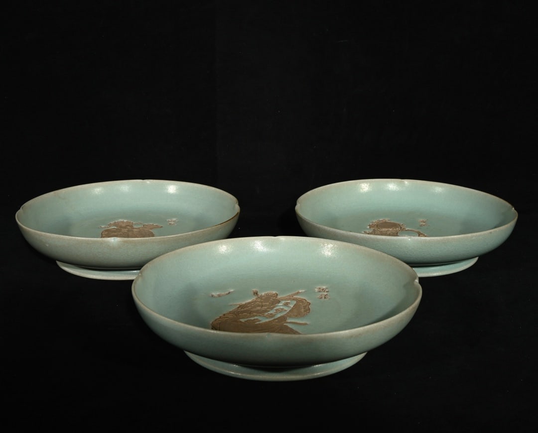 A Song Dynasty Ru ware plate with the official mark and depicting the three gods of fortune, (1 of 9)