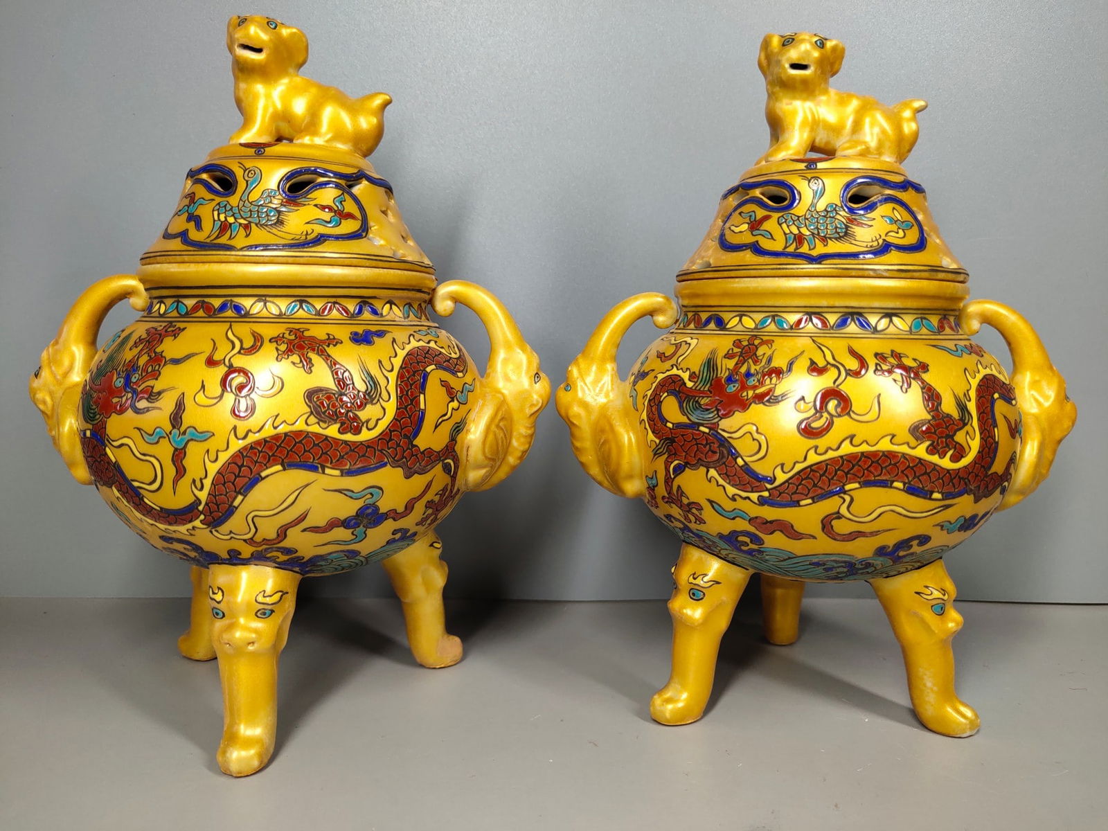 A pair of plain sancai (three-color glazed) dragon-patterned incense burners from the Chenghua (1 of 8)