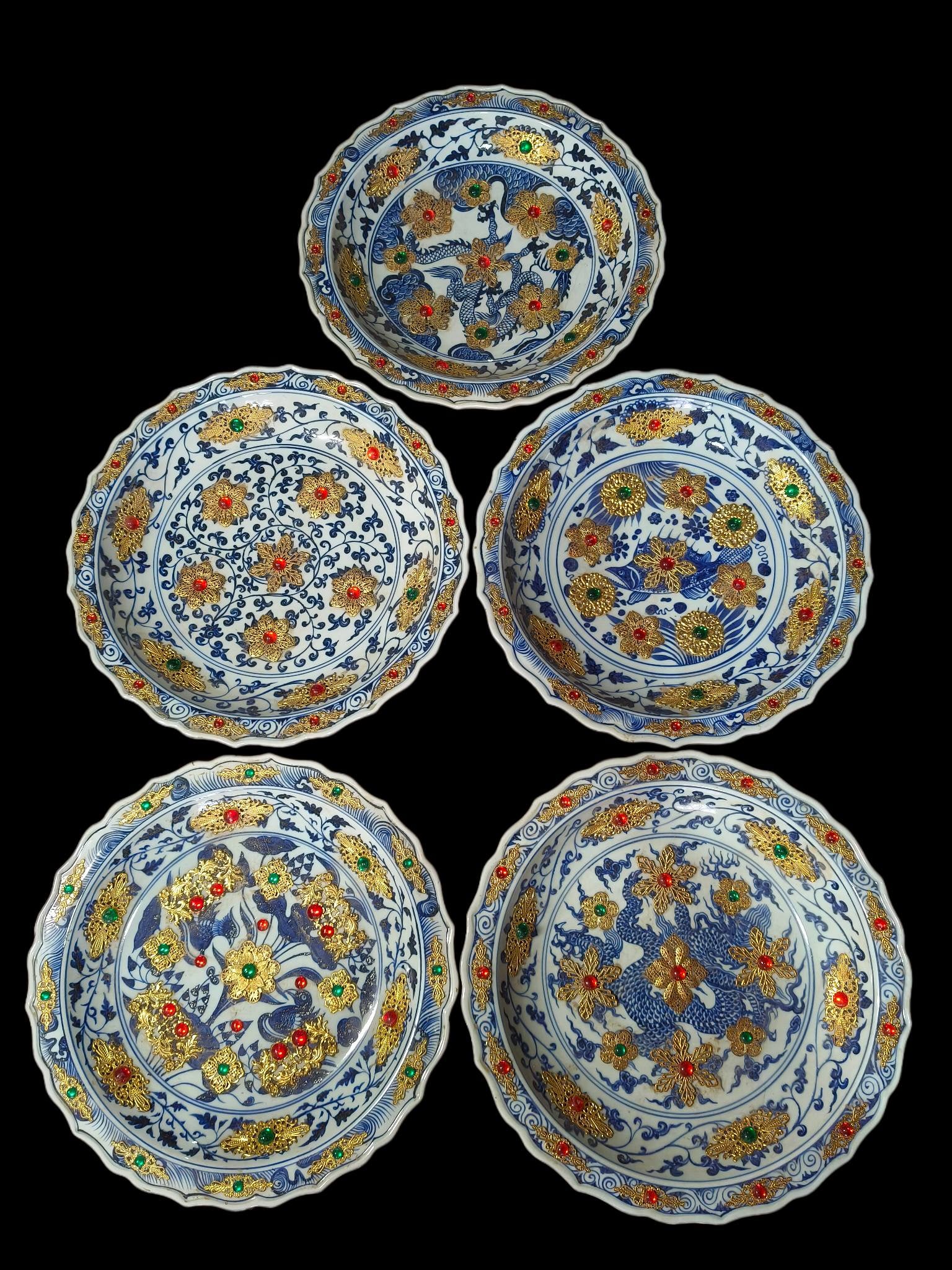 Five Yuan Dynasty Blue and White Porcelain Plates Inlaid with Gemstones (Returned from Collection) (1 of 10)