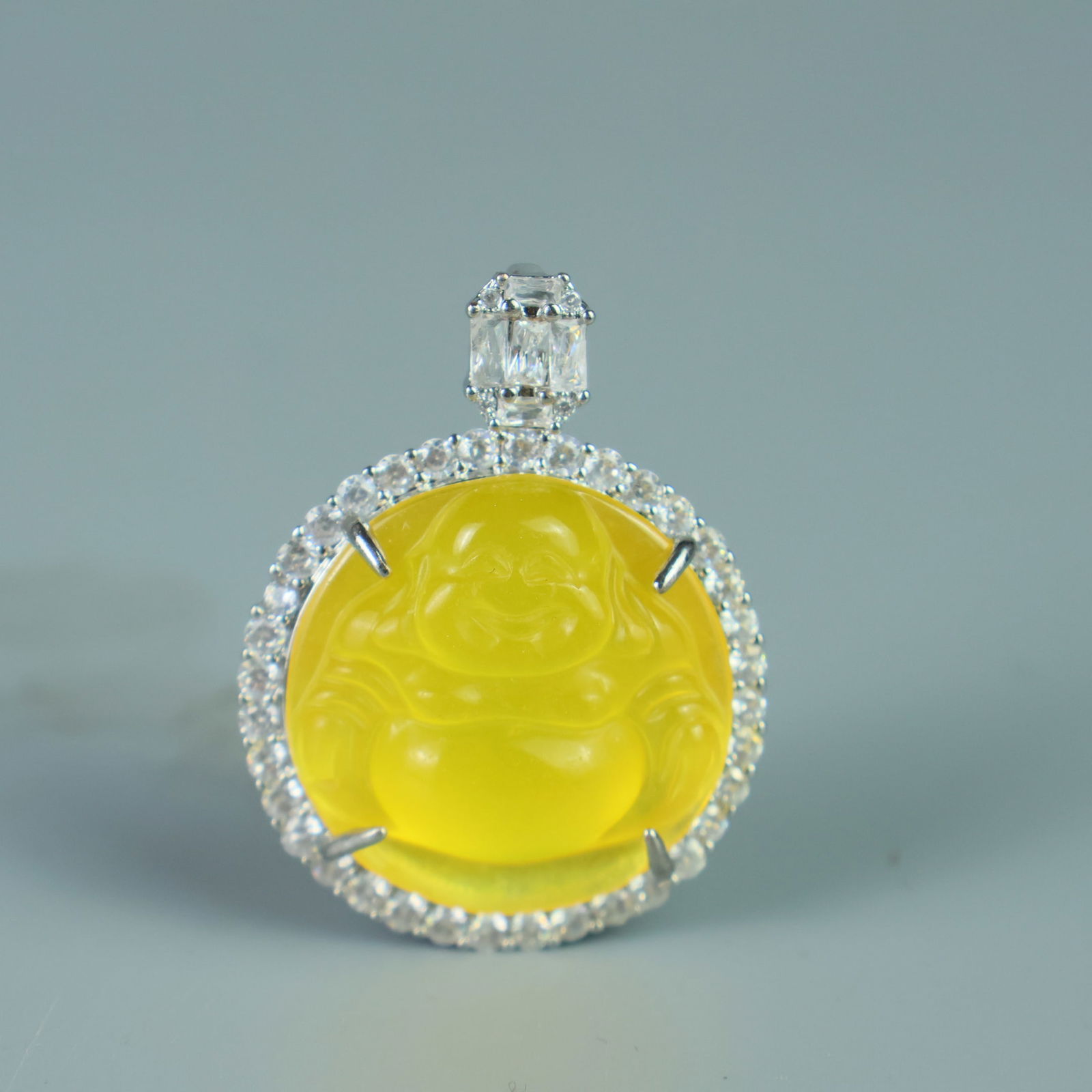 Perfect high-quality ice-crystal inlaid Maitreya Buddha: This exquisitely crafted, high-grade icy jadeite Buddha statue features a pure, rich, clean, and translucent base with strong fluorescence and exceptional rigidity. Its icy, luminous appearance and ex