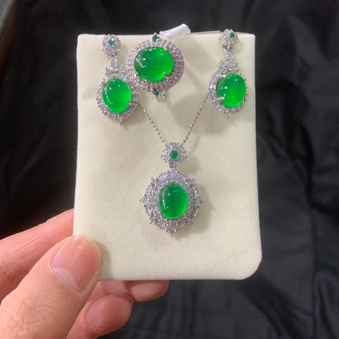 Jadeite Icy Green Full Green Inlaid Diamond Cabochon Pendant Three-Piece Set (1 of 6)