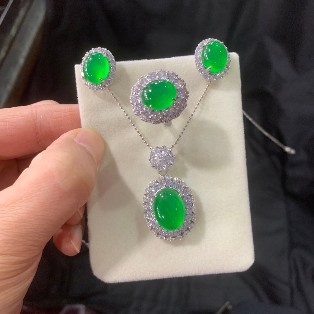 Jadeite Icy Green Full Green Inlaid Diamond Cabochon Pendant Three-Piece Set (1 of 10)