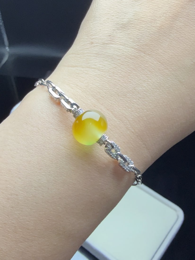 A jadeite bracelet made of 925 icy yellow jadeite. (1 of 9)
