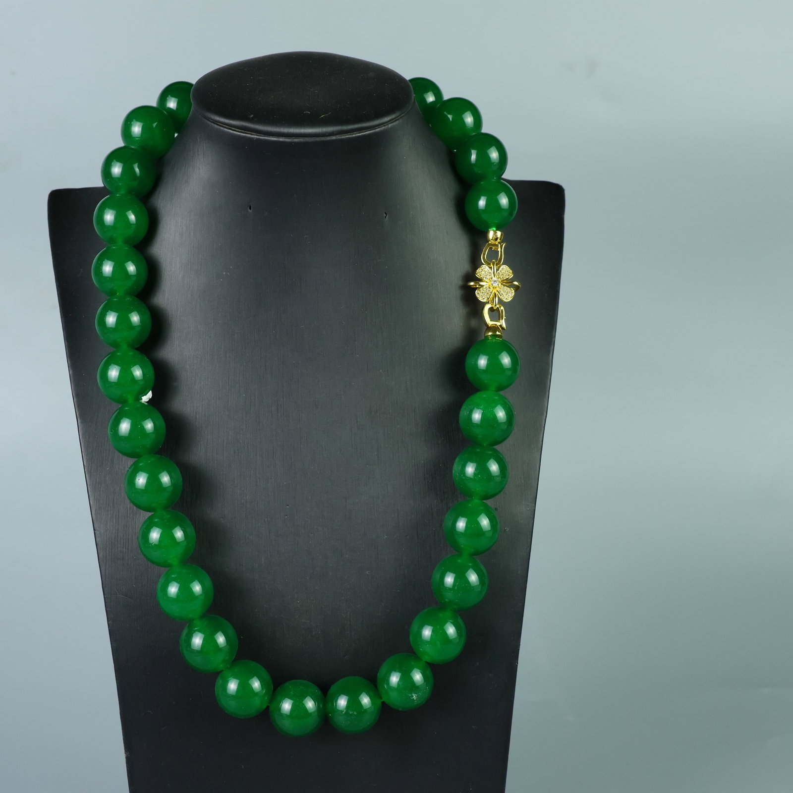 Perfect high-ice finely carved necklace (1 of 9)