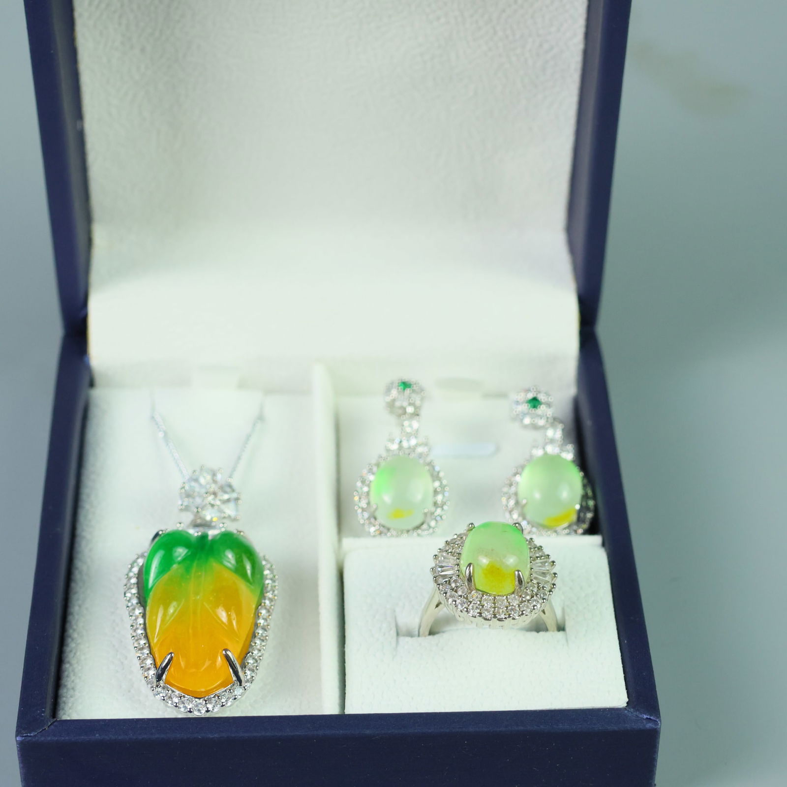 Perfect high-ice fine craftsmanship inlaid three-piece set (1 of 9)