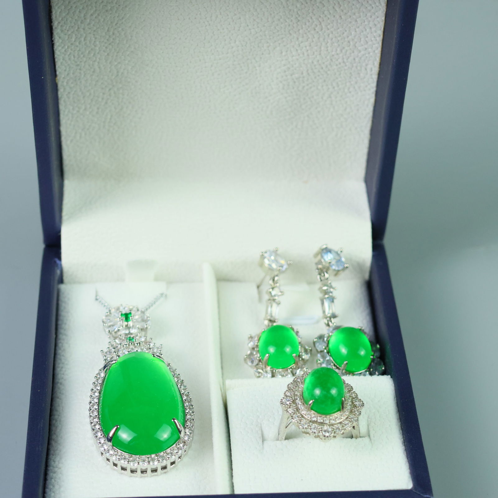 Perfect high-ice fine craftsmanship inlaid three-piece set (1 of 9)