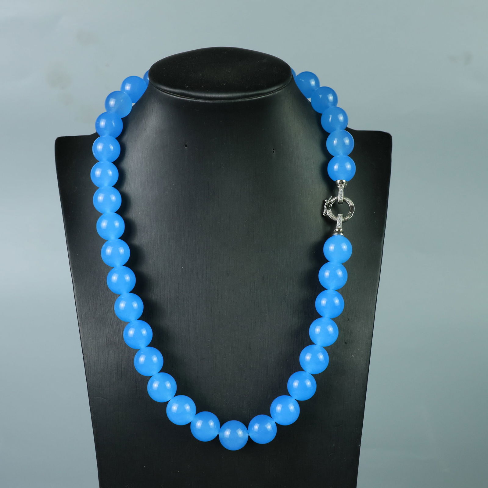 Perfect high-ice finely carved necklace: This exquisitely carved necklace features a pure, rich, clean, and translucent base with a strong fluorescence and exceptional rigidity. Its icy, translucent appearance and perfect translucency make i