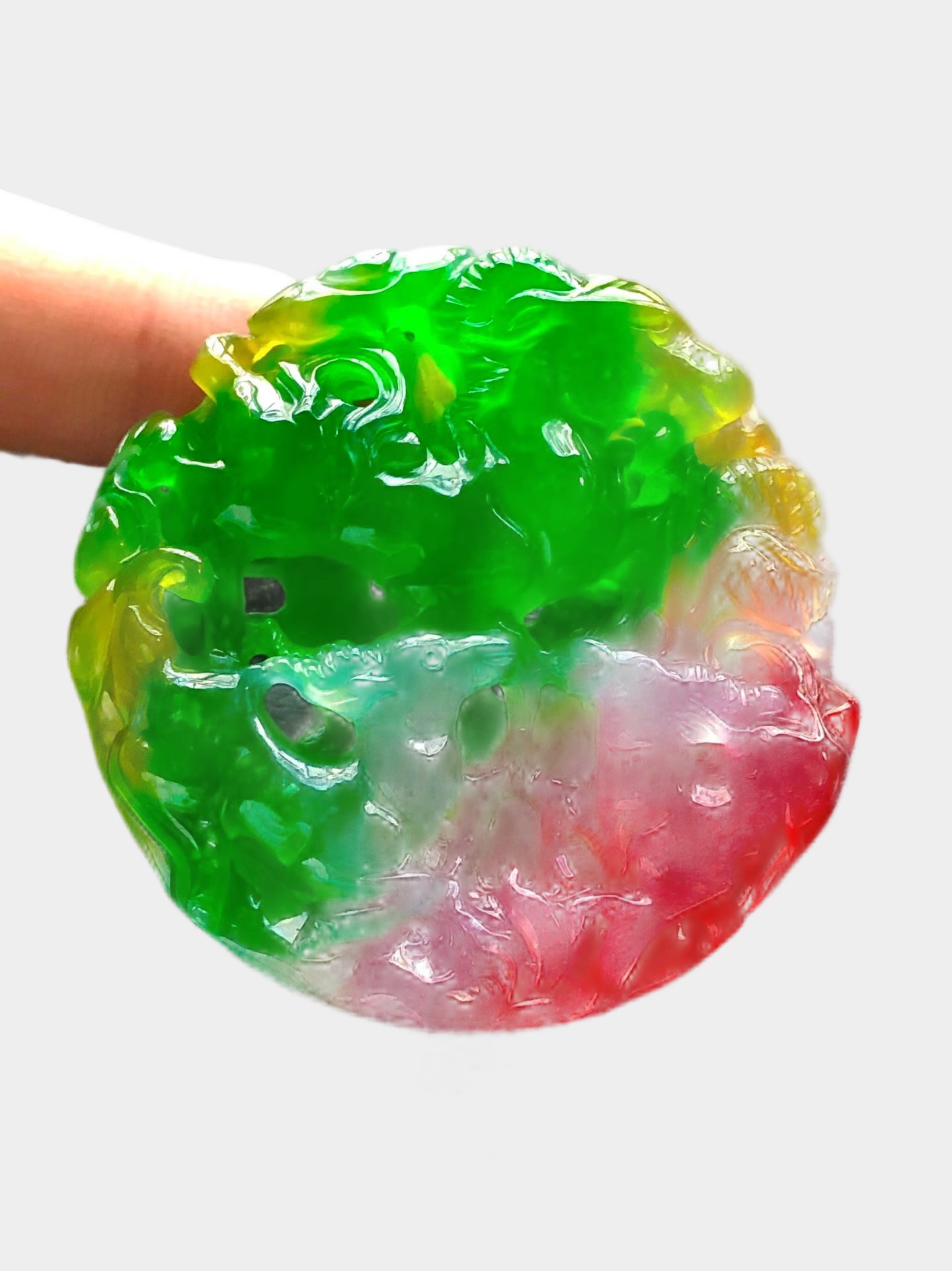 High-quality, multicolored jadeite double-sided openwork round pendant: This high-quality, multi-colored jadeite double-sided openwork round pendant is meticulously hand-carved, boasting beautiful color, a lustrous patina, and an elegant appearance. It is in perfect condi