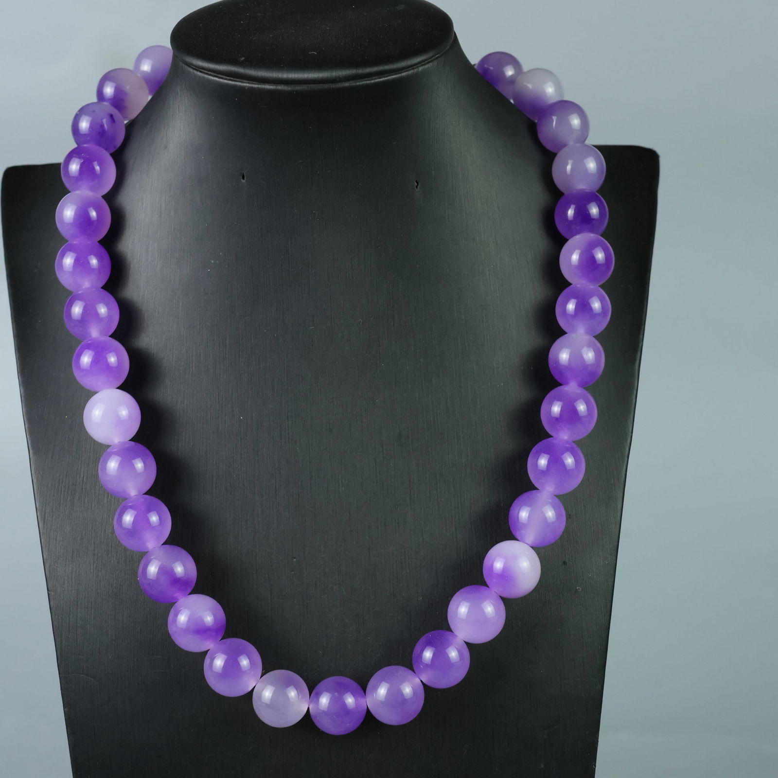 Perfect high-ice finely carved necklace: This exquisitely carved necklace features a pure, rich, clean, and translucent base with a strong fluorescence and exceptional rigidity. Its icy, translucent appearance and perfect translucency make i