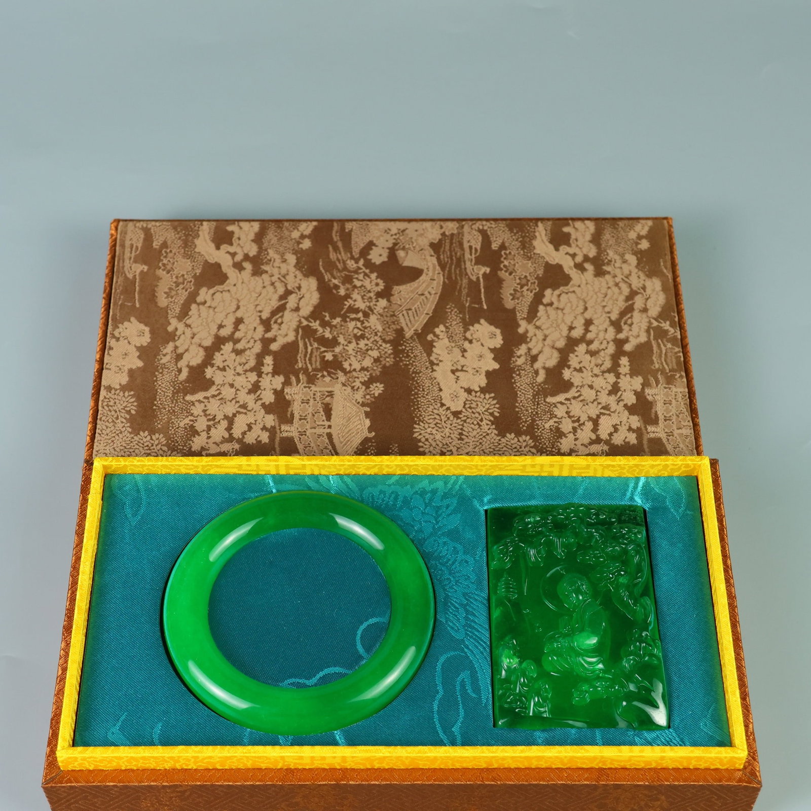 Perfect high-quality ice-crystal carved box set (1 of 9)