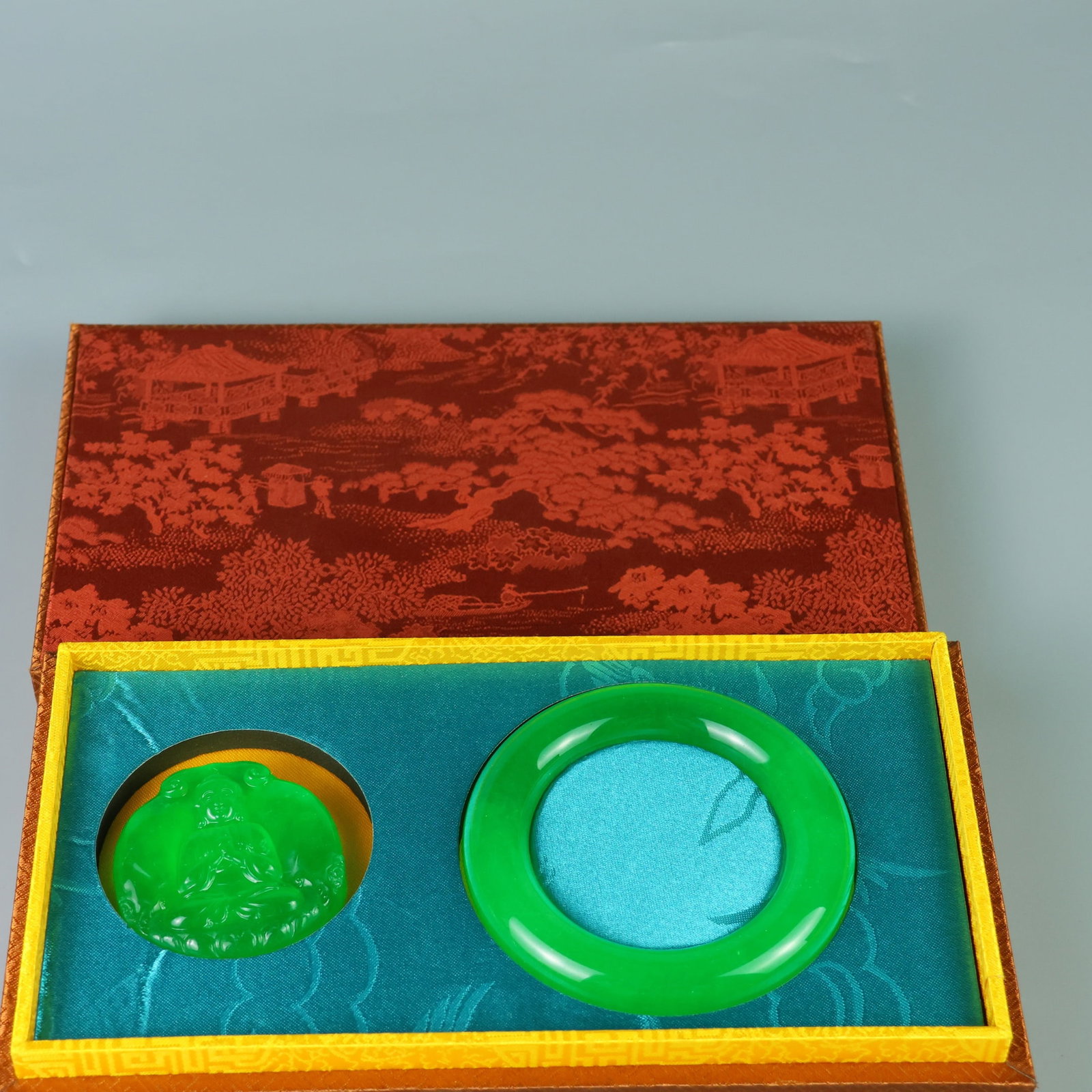 Perfect high-quality ice-crystal carved box set (1 of 9)