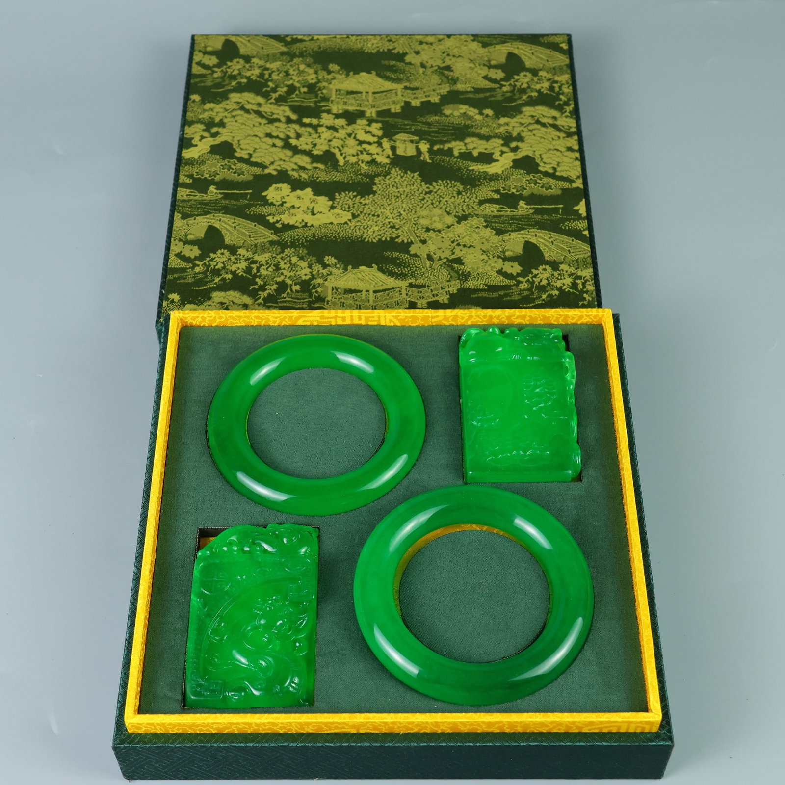 Perfect high-quality ice-crystal carved box set: This perfectly crafted, high-quality ice jadeite set features a pure, rich, clean, and translucent base with strong fluorescence and exceptional rigidity. Its icy, translucent appearance and exception