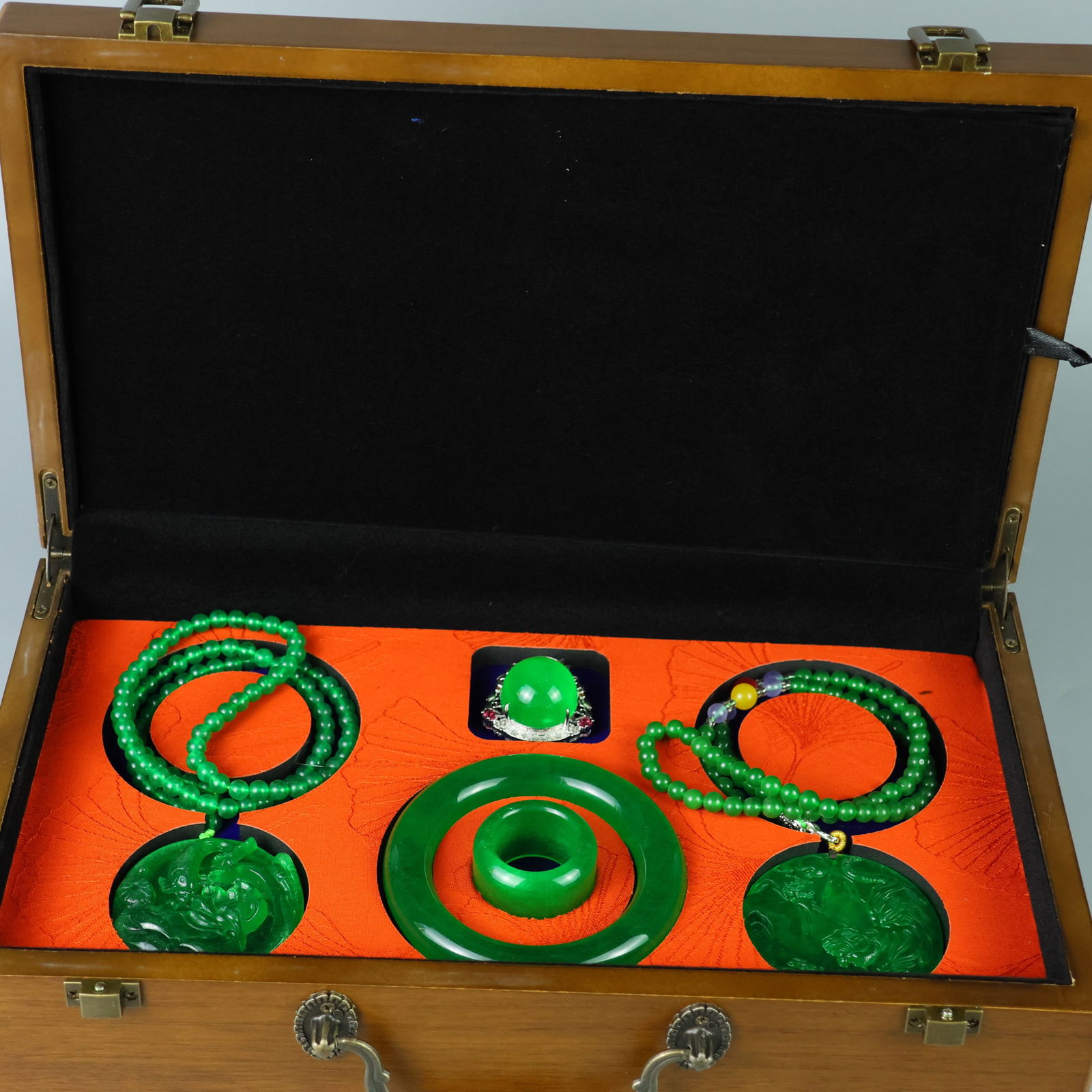 Perfect high-quality ice-crystal carved box set (1 of 9)